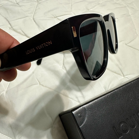 New Authentic 100% Q
Z1496E
IV Escape Square
Sunglasses - Picture 12 of 16